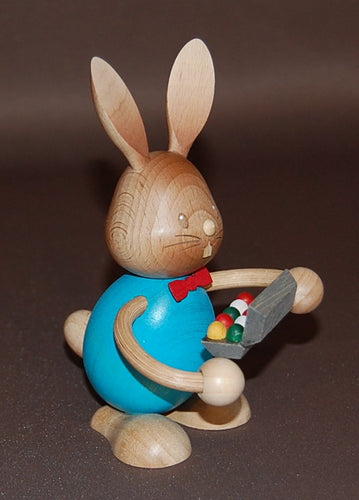 Hase Stupsi mit Eierschachtel